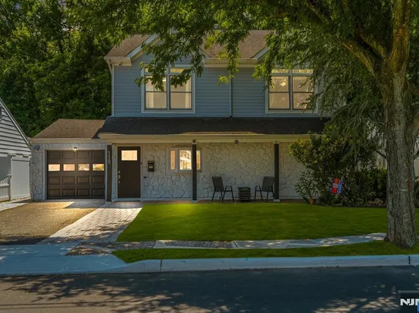 118 Howard Ave, Rochelle Park, NJ 07662