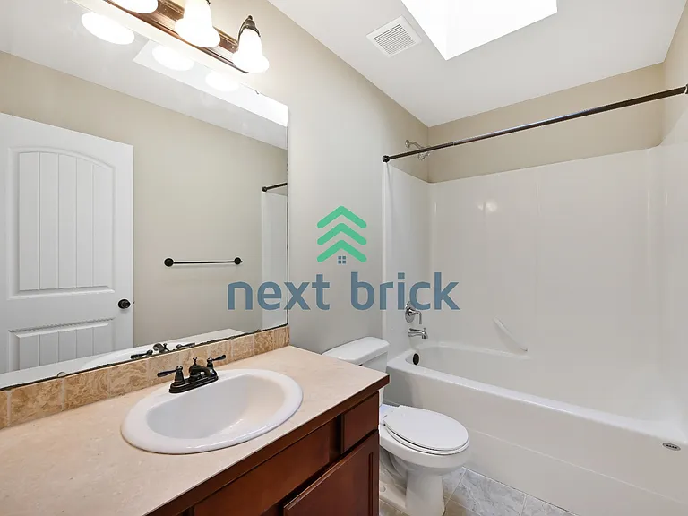 323 Graham Ave NE — Photo 18