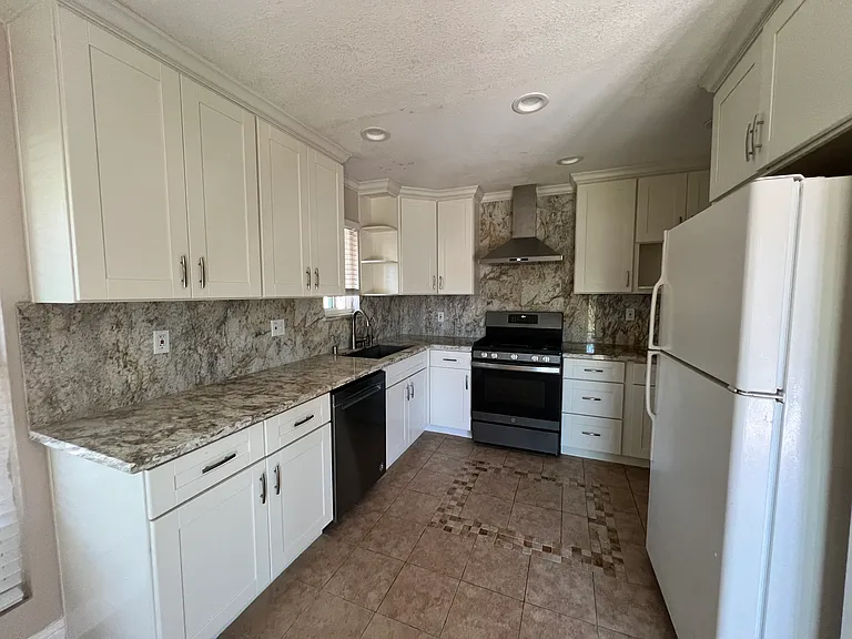 21104 White Fir Ct — Photo 2