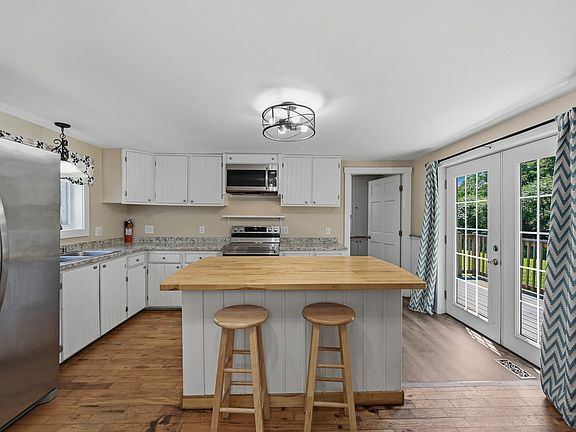2nd image of 856 Augusta Road