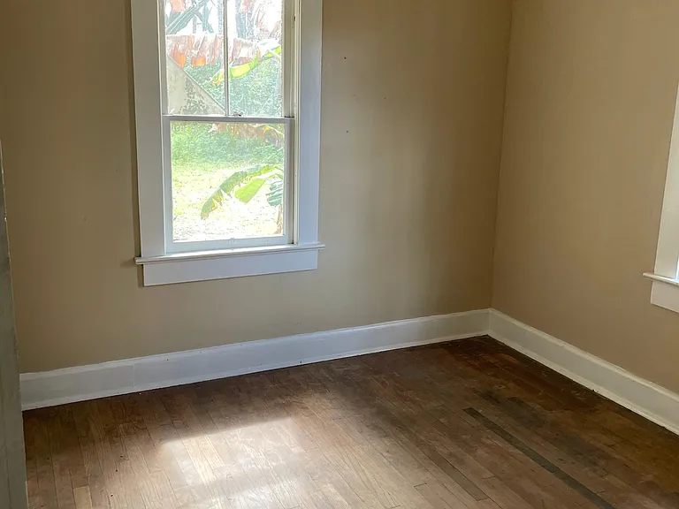 5114 Hollycrest Dr — Photo 2