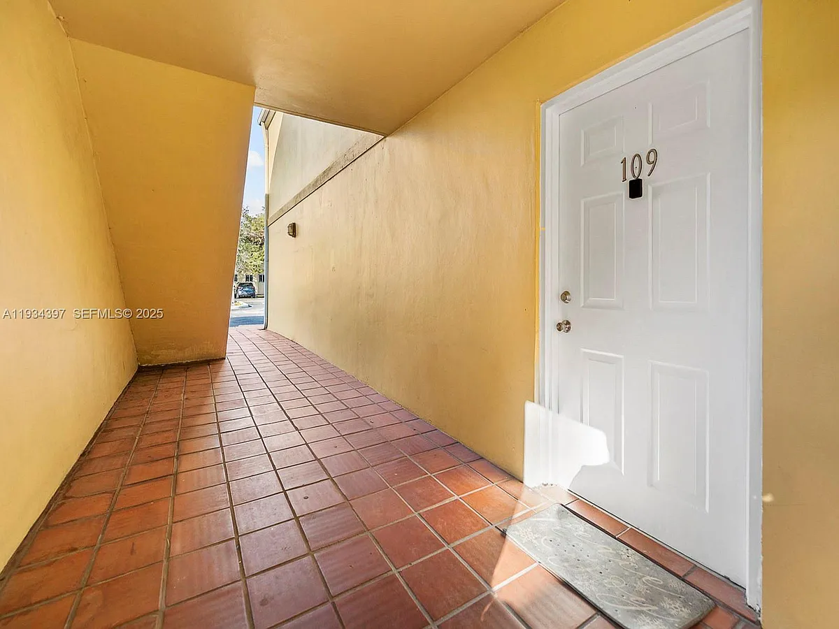 Building Photo - 13820 SW 112th St #109
