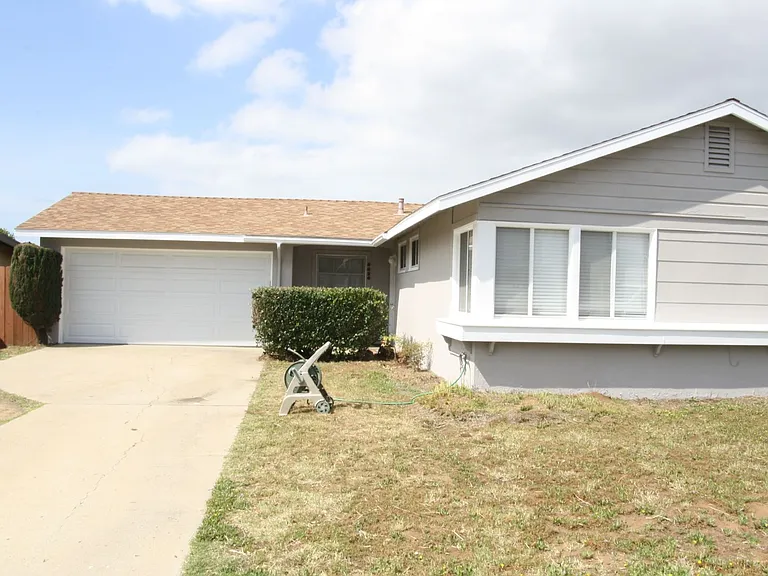 4434 La Crosse Ave — Photo 2