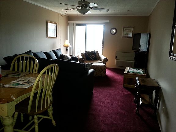 3rd image of 2106 Kanawha Blvd E