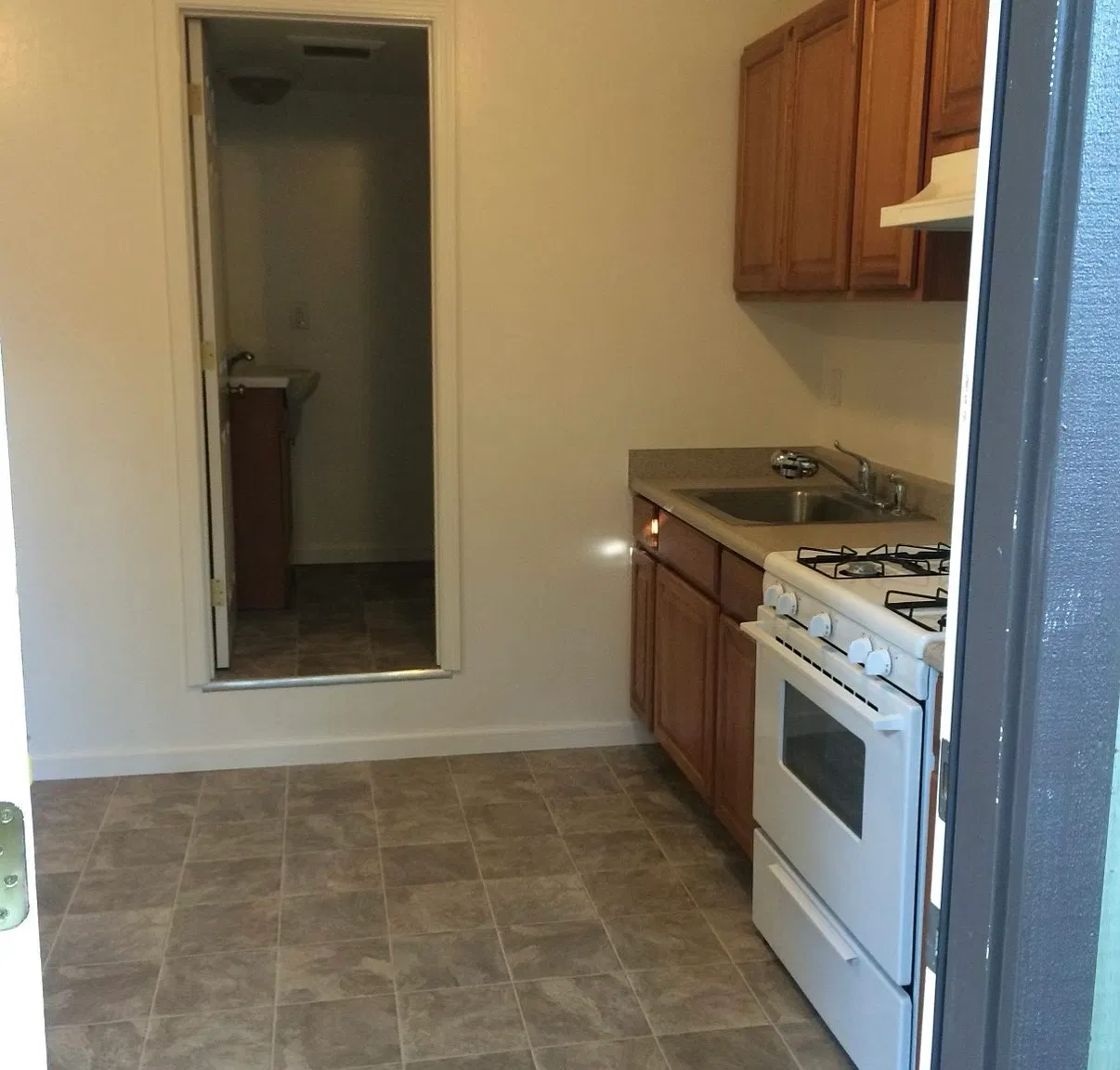 1 bed, 450 sqft, $2,450 — Photo 3