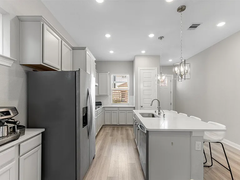 2419 Driftwood Trl — Photo 7