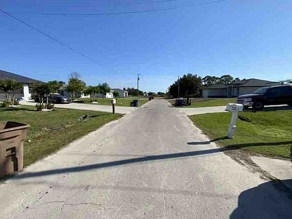 Exterior Neighborhood (street photo)