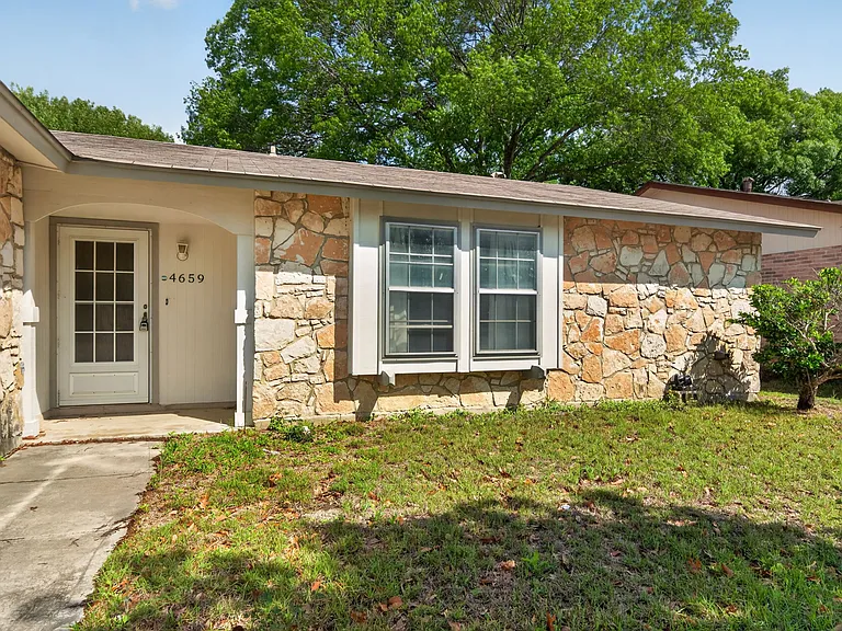 4659 Wetz Dr — Photo 3