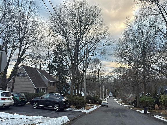 4th image of 121 Split Rock Ln
