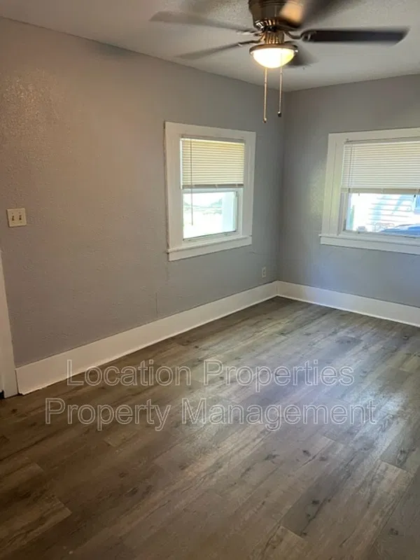 2 bed, 1.0 bath, 870 sqft, $1,350 — Photo 2