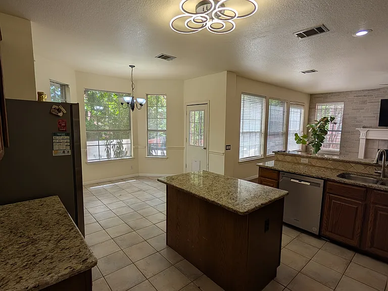 9910 Jasmine Creek Dr — Photo 17