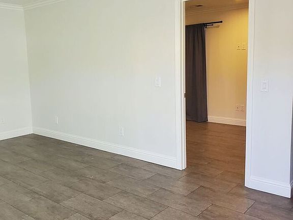 5th image of 913 Toyon Ave