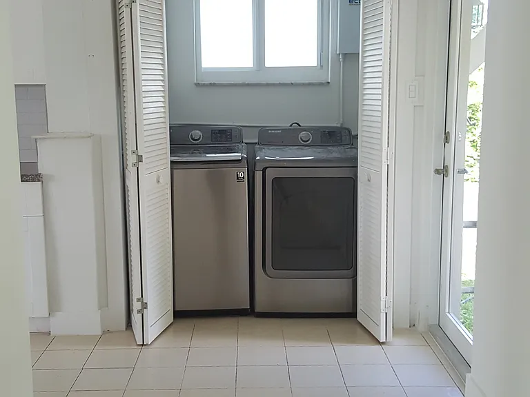 6300 SW 21st St — Photo 14