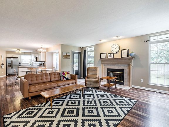 3rd image of 785 Scioto Meadows Blvd