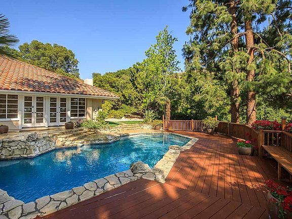 3rd image of 4263 Arrowhead Cir
