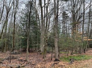 8 Foxglove Pl, Pocono Pines, PA 18350