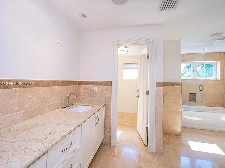 541 S Mashta Dr — Photo 16