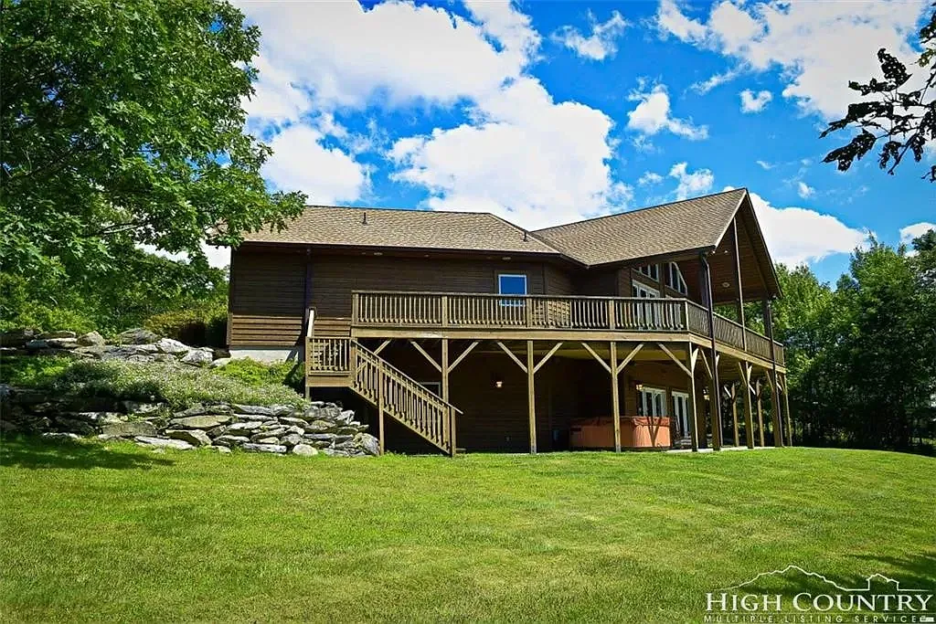 3 bed, 3.5 bath, 3137 sqft, $3,500 — Photo 2