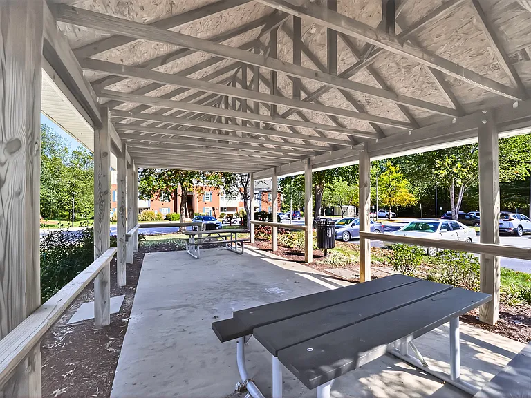 Brittany Commons Apartments — Photo 49