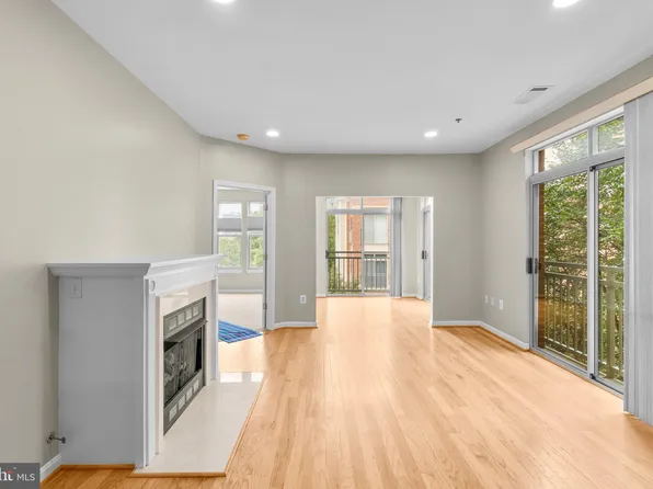 1851 Stratford Park Pl APT 313, Reston, VA 20190