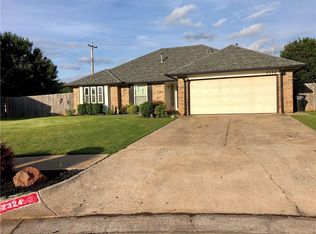 2324 Eastridge Cir, Moore, OK 73160