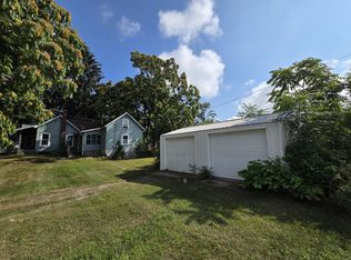 126 N 2nd St, Edmore, MI 48829