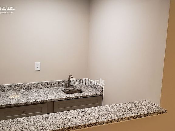 5th image of 692 Pebble Creek Trl