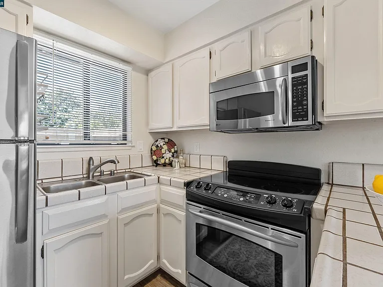 402 Watson St #5 — Photo 7