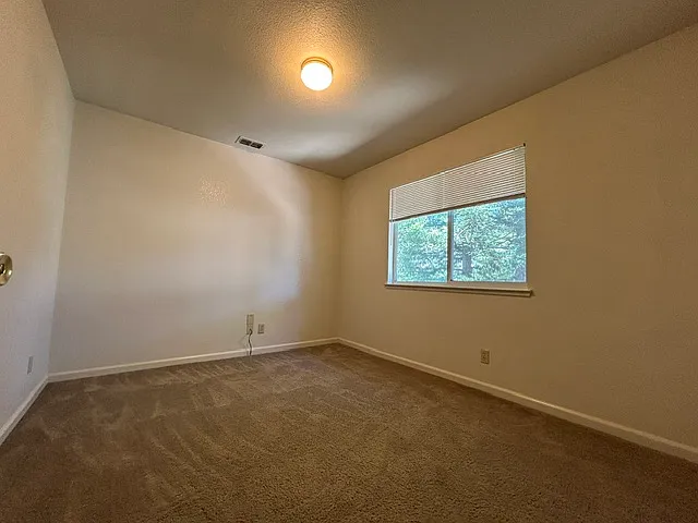 201 Sapphire Ct — Photo 28