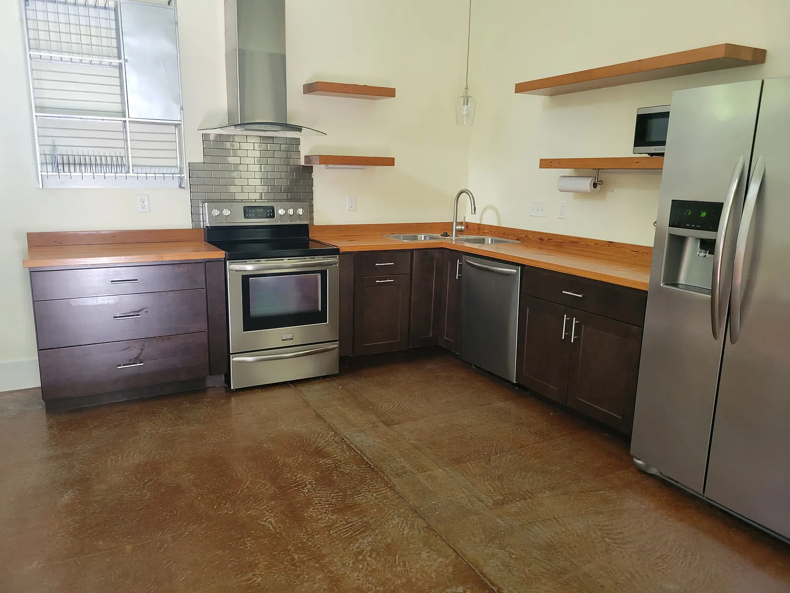 3 bed, 1400 sqft, $2,600 — Photo 3