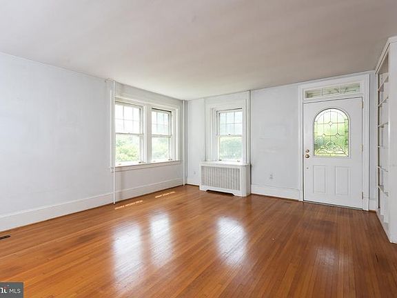 4th image of 24 Elmwood Dr