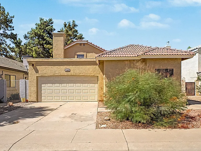 184 S Willow Creek St — Photo 1