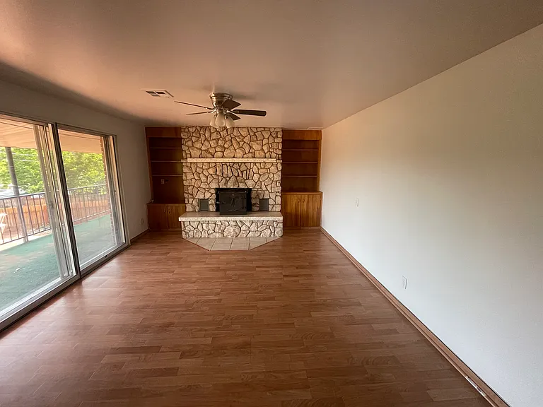 345 W 600 N — Photo 21