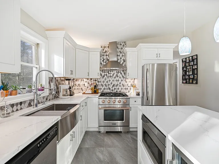 6 Ramsay Rd — Photo 1