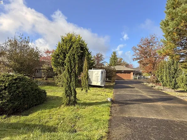 571 NW Wade St, Estacada, OR 97023