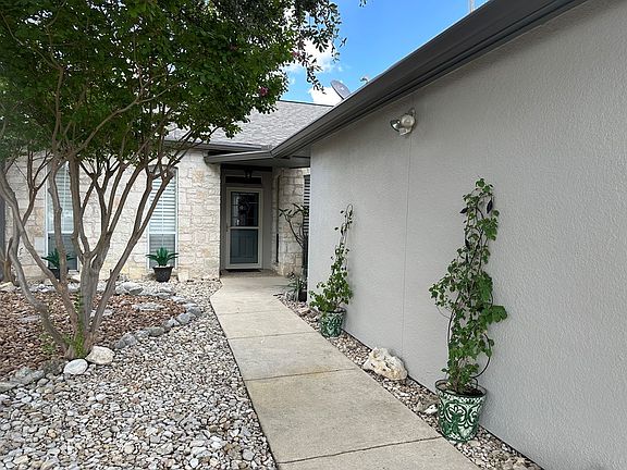 4th image of 2025 Balmoral Dr