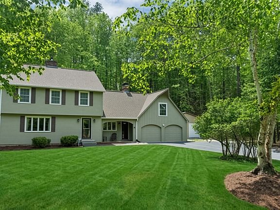 2nd image of 20 Fox Den Rd