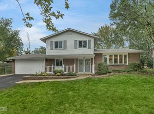 10 Shilling Ct, Bolingbrook, IL 60440