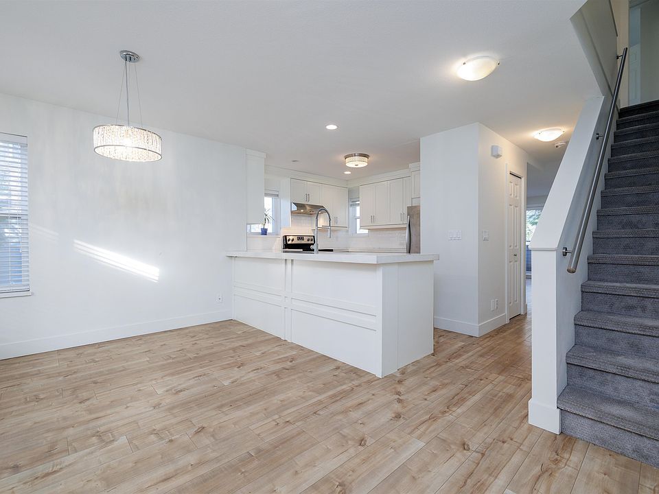 1st image of 140 Shoreline Cir
