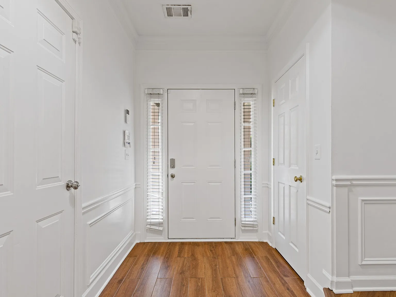 3 bed, 1963 sqft, $3,029 — Photo 4