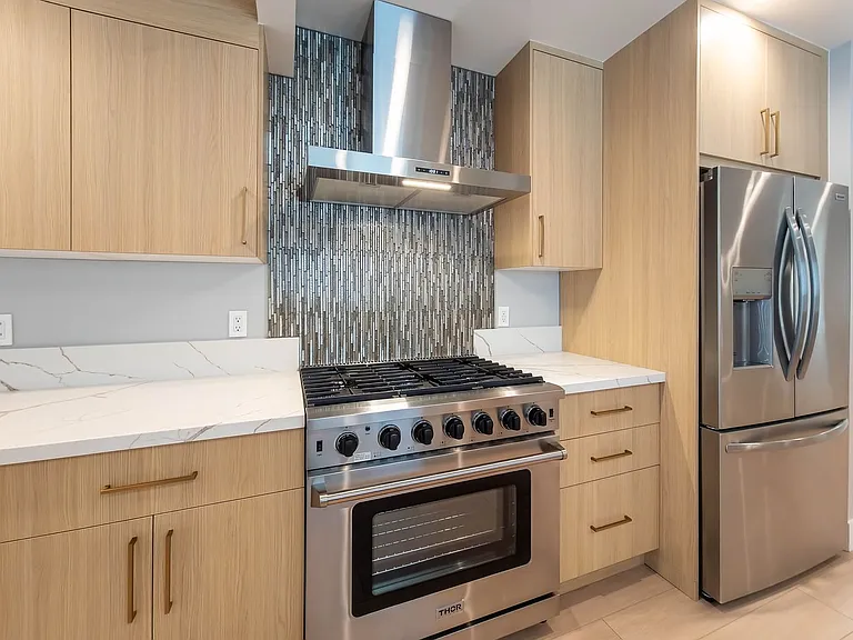 6454 Gentry Ave — Photo 13