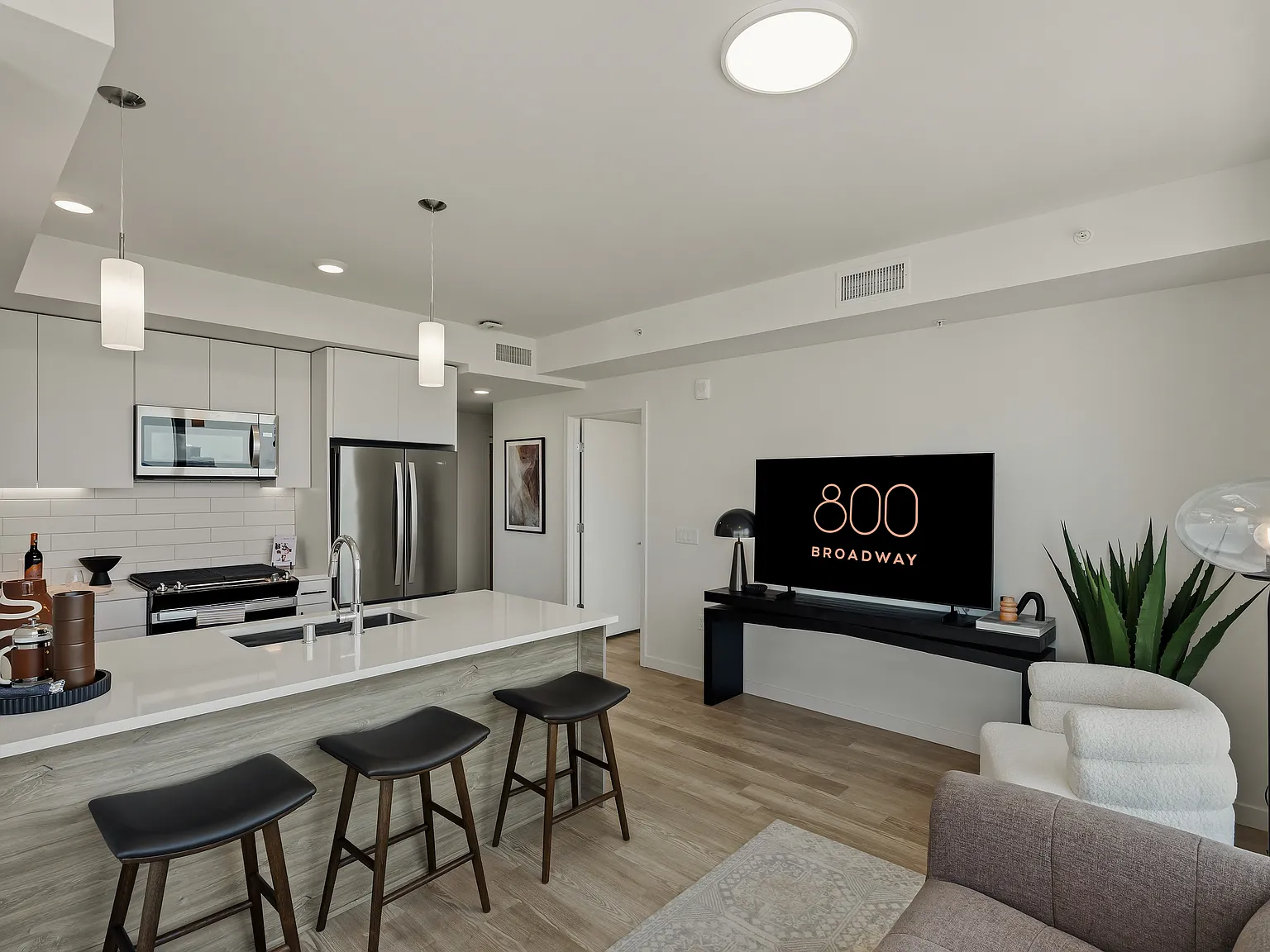 800 Broadway — Photo 3