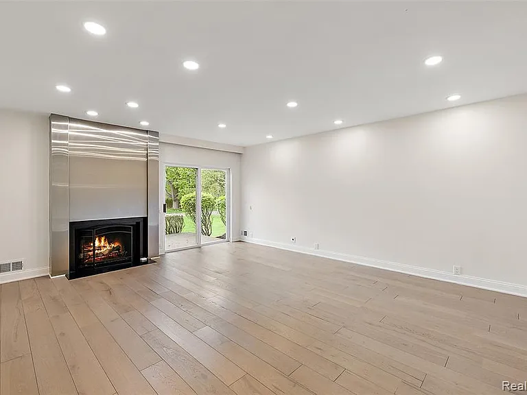 1756 Alexander Dr — Photo 22