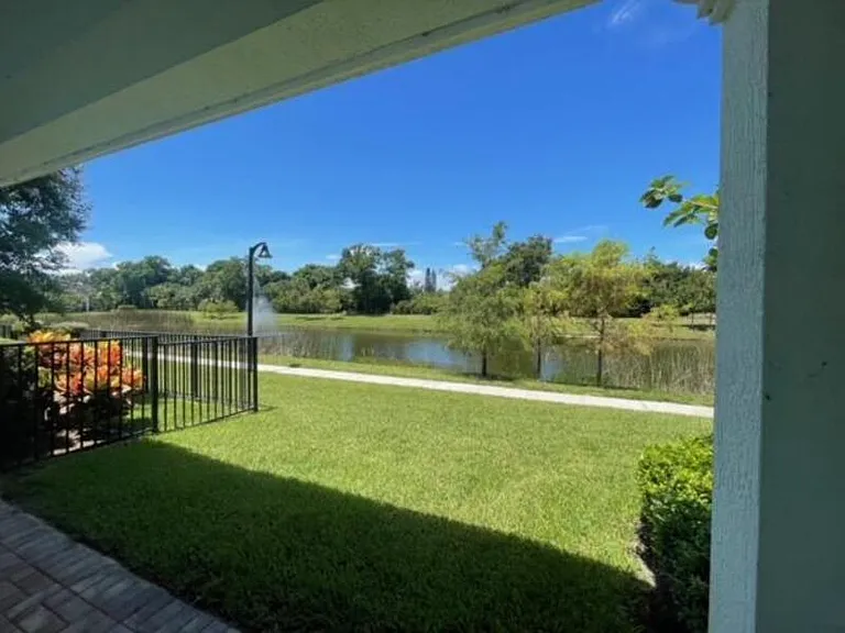 12885 Trevi Isle Dr — Photo 30