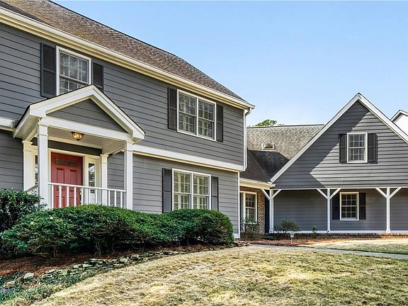 3rd image of 2108 Forestglade Dr