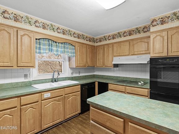 5th image of 8708 Sandhurst Dr