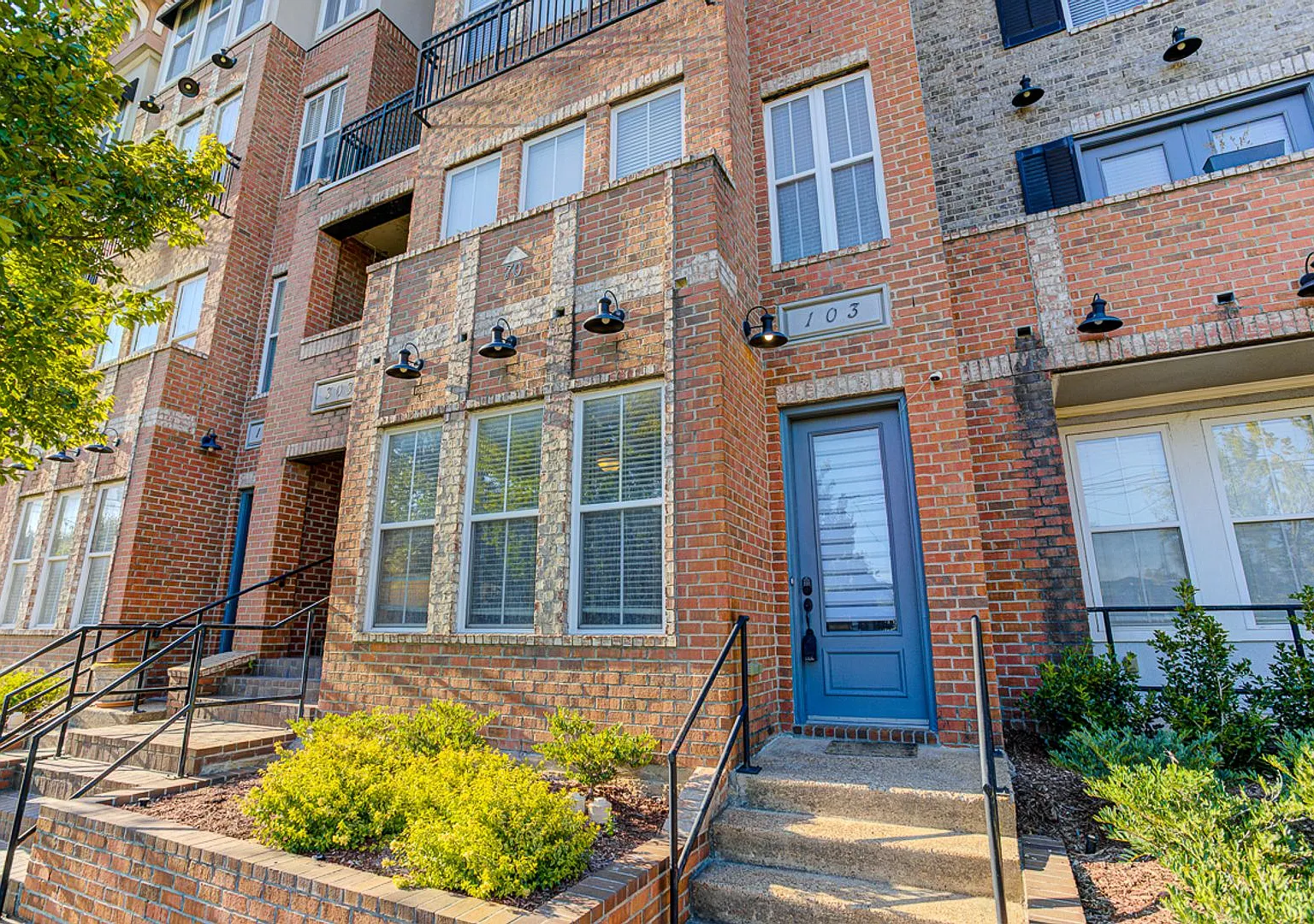 2 bed, 2.5 bath, 1239 sqft, $2,300 — Photo 1