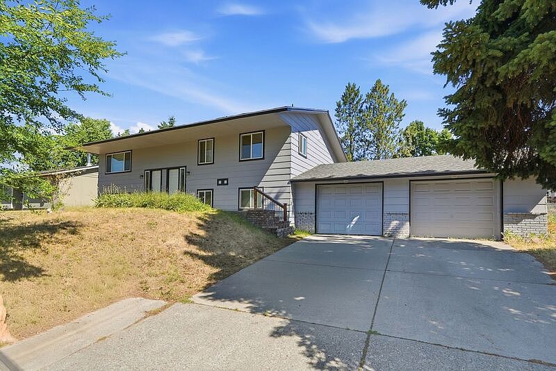 1st image of 10923 E 16th Ave