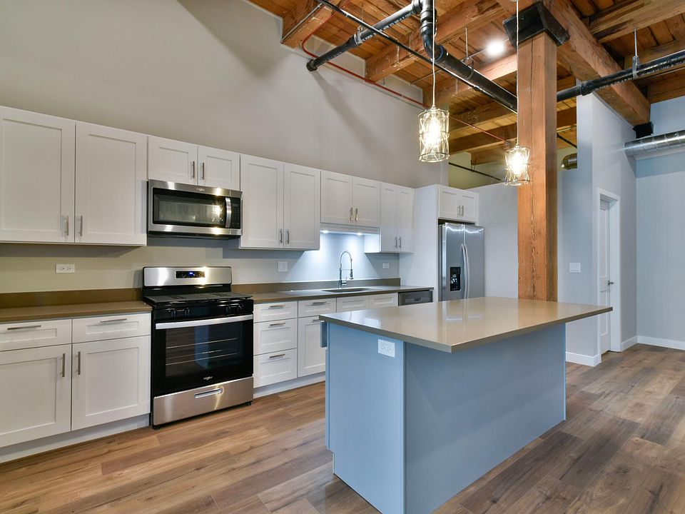 1st image of 11 E Illinois St #601