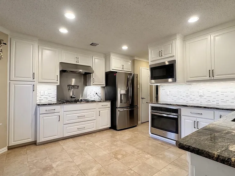 6606 Cliffwood Ct — Photo 9